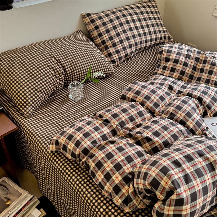 91家纺网 家纺一手货源 找家纺 多品家纺 2025新款简约复古风水洗棉格子四件套 柏林+黑小格