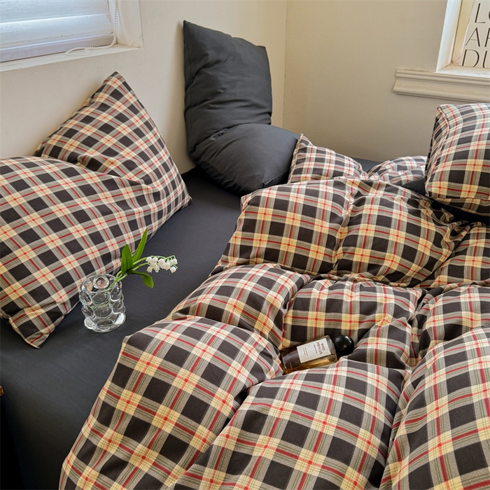 91家纺网 家纺一手货源 找家纺 多品家纺 2025新款简约复古风水洗棉格子四件套 柏林+黑
