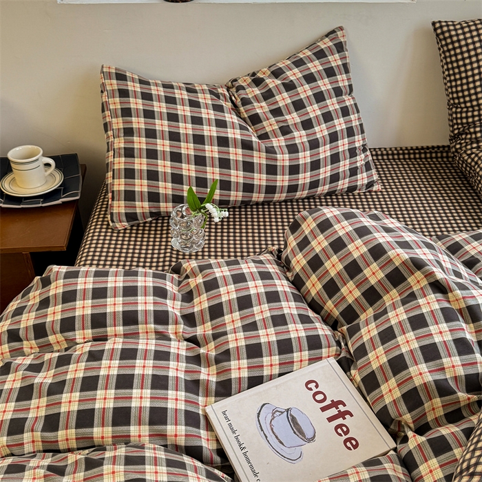 91家纺网 家纺一手货源 找家纺 多品家纺 2025新款简约复古风水洗棉格子四件套 柏林+黑小格