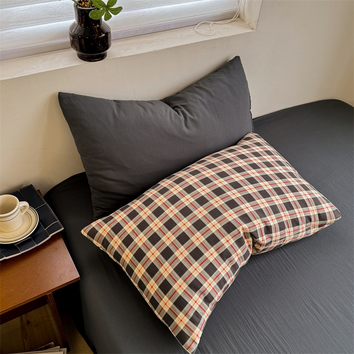 91家纺网 家纺一手货源 找家纺 多品家纺 2025新款简约复古风水洗棉格子四件套 柏林+黑