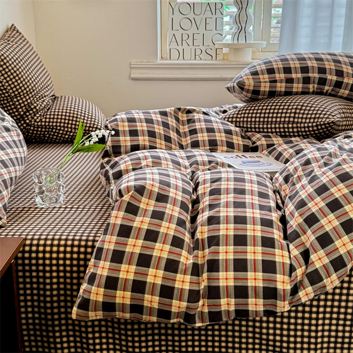 91家纺网 家纺一手货源 找家纺 多品家纺 2025新款简约复古风水洗棉格子四件套 柏林+黑小格