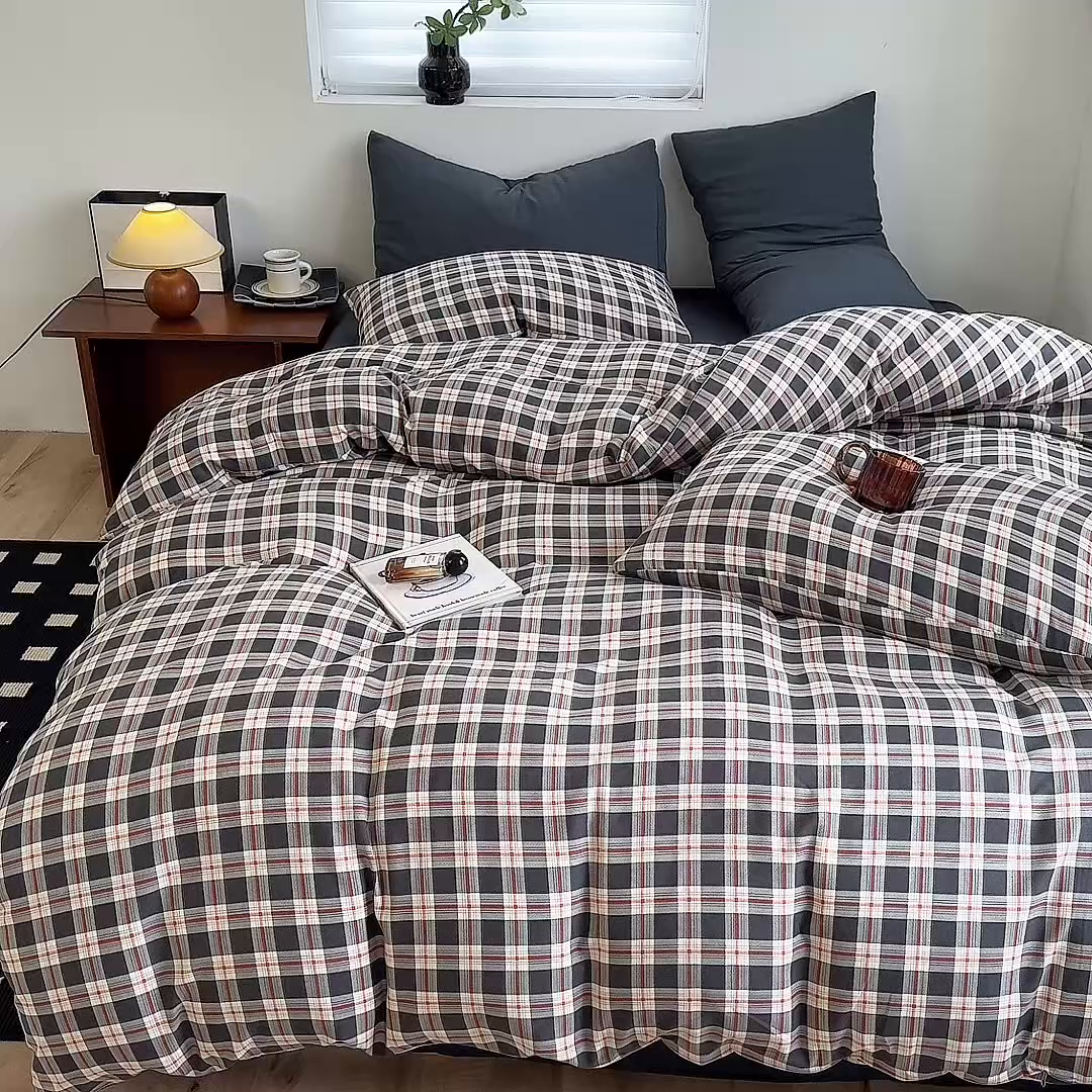 91家纺网 家纺一手货源 找家纺 多品家纺 2025新款简约复古风水洗棉格子四件套 柏林+黑