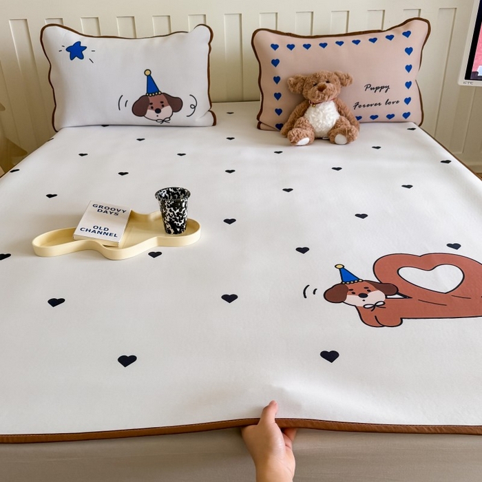 91家纺网 家纺一手货源 找家纺 顾里家纺 2025春夏新款Chic风冰感纤维软席凉席席子 爱心腊肠狗