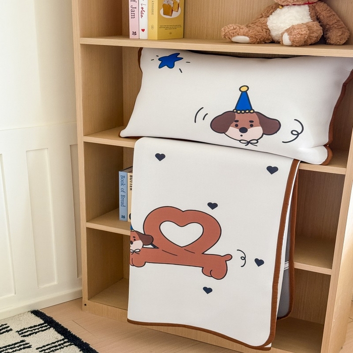 91家纺网 家纺一手货源 找家纺 顾里家纺 2025春夏新款Chic风冰感纤维软席凉席席子 爱心腊肠狗