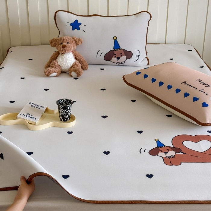 91家纺网 家纺一手货源 找家纺 顾里家纺 2025春夏新款Chic风冰感纤维软席凉席席子 爱心腊肠狗