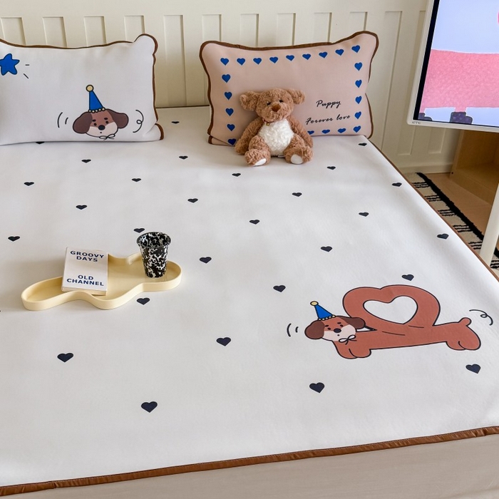 91家纺网 家纺一手货源 找家纺 顾里家纺 2025春夏新款Chic风冰感纤维软席凉席席子 爱心腊肠狗