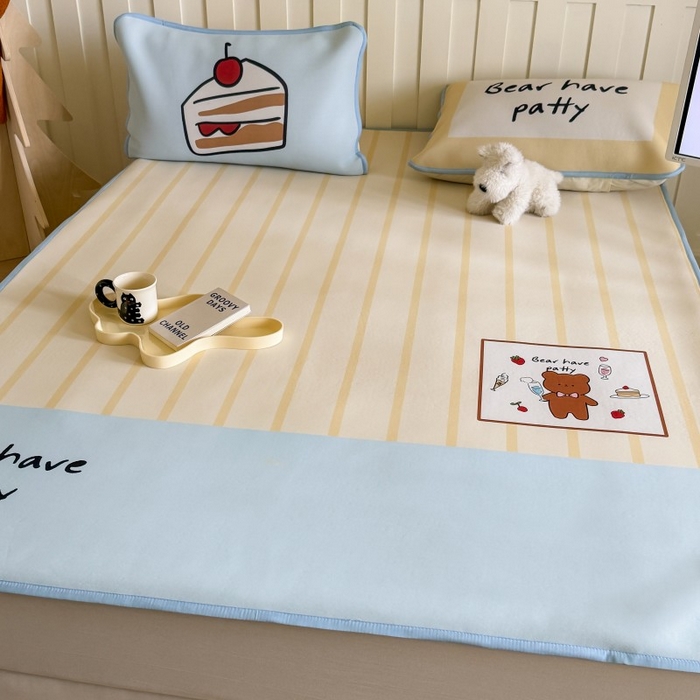 91家纺网 家纺一手货源 找家纺 顾里家纺 2025春夏新款Chic风冰感纤维软席凉席席子 干杯小熊