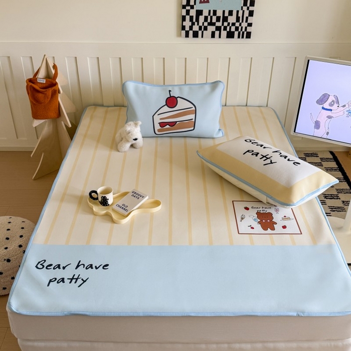 91家纺网 家纺一手货源 找家纺 顾里家纺 2025春夏新款Chic风冰感纤维软席凉席席子 干杯小熊