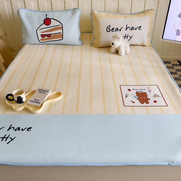 91家纺网 家纺一手货源 找家纺 顾里家纺 2025春夏新款Chic风冰感纤维软席凉席席子 干杯小熊