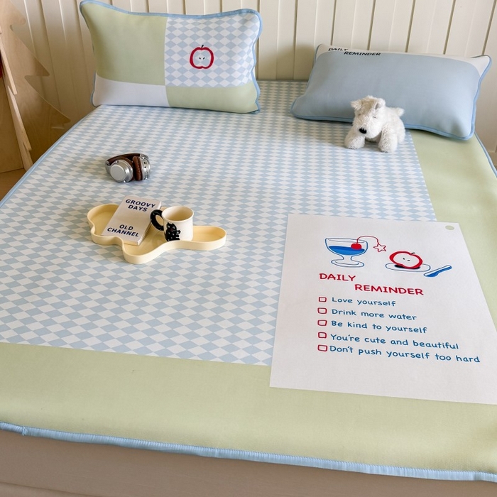 91家纺网 家纺一手货源 找家纺 顾里家纺 2025春夏新款Chic风冰感纤维软席凉席席子 假期日记