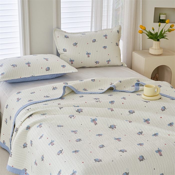 91家纺网 家纺一手货源 找家纺 洽想家 2025新款里外夹棉新疆棉花水洗床盖A1系列 劳伦小象 床盖