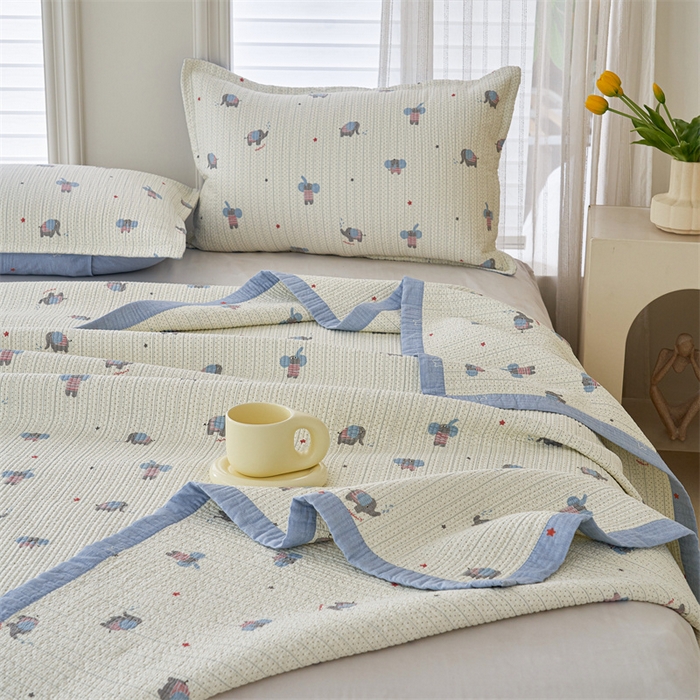 91家纺网 家纺一手货源 找家纺 洽想家 2025新款里外夹棉新疆棉花水洗床盖A1系列 劳伦小象 床盖