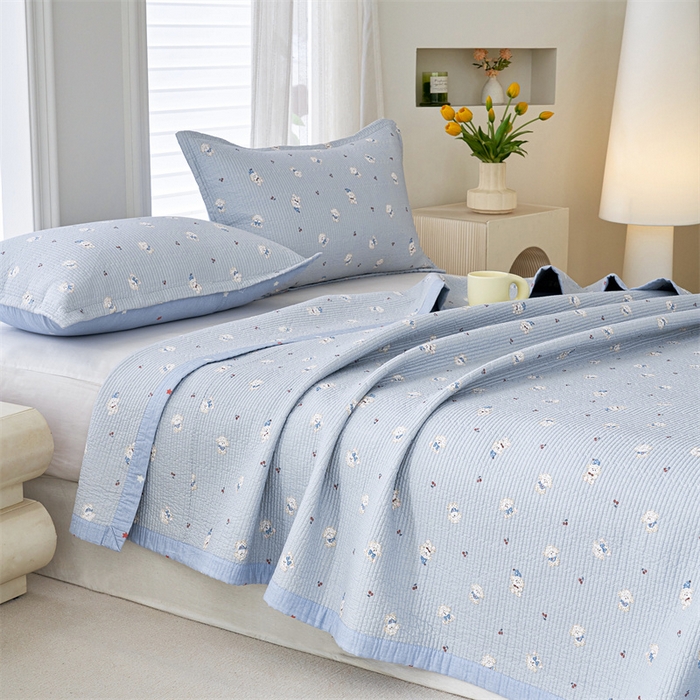 91家纺网 家纺一手货源 找家纺 洽想家 2025新款里外夹棉新疆棉花水洗床盖A1系列 奶油小狗 床盖