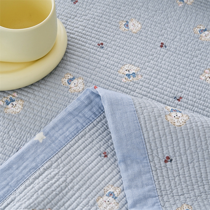 91家纺网 家纺一手货源 找家纺 洽想家 2025新款里外夹棉新疆棉花水洗床盖A1系列 奶油小狗 床盖