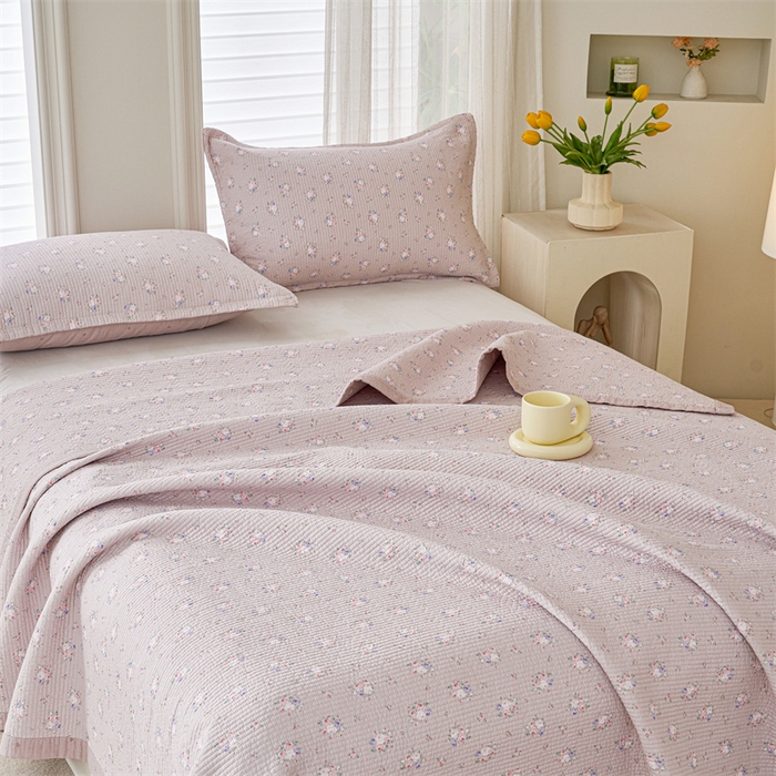 91家纺网 家纺一手货源 找家纺 洽想家 2025新款里外夹棉新疆棉花水洗床盖A1系列 粉黛 床盖