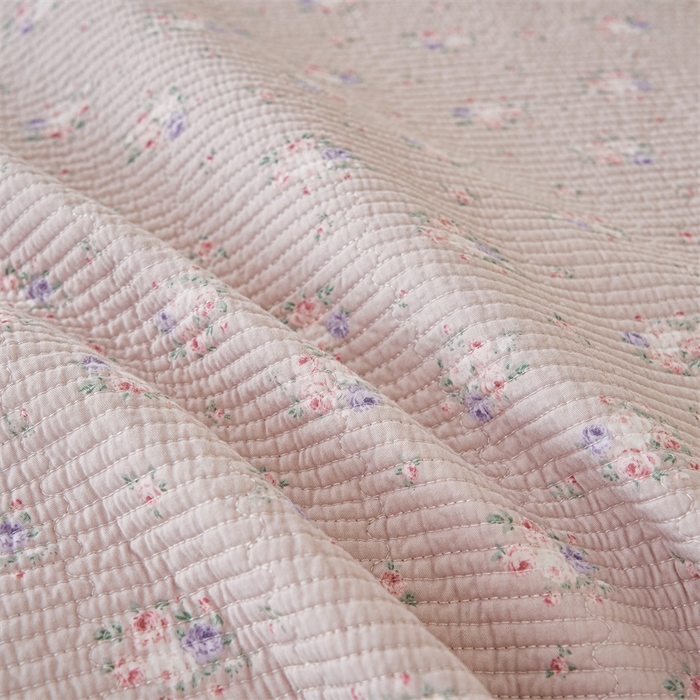 91家纺网 家纺一手货源 找家纺 洽想家 2025新款里外夹棉新疆棉花水洗床盖A1系列 粉黛 床盖