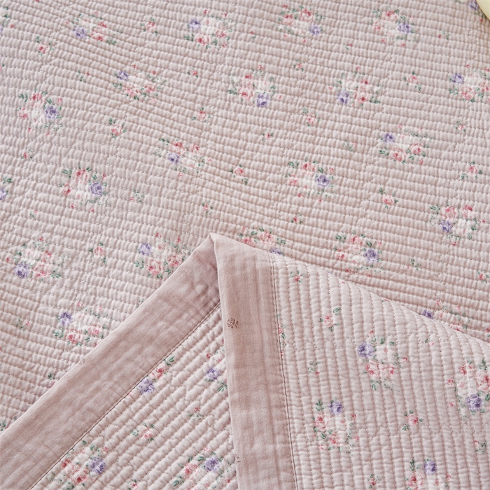 91家纺网 家纺一手货源 找家纺 洽想家 2025新款里外夹棉新疆棉花水洗床盖A1系列 粉黛 床盖