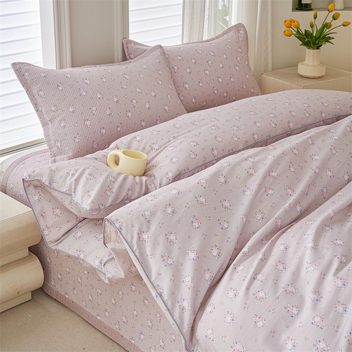 91家纺网 家纺一手货源 找家纺 洽想家 2025新款里外夹棉新疆棉花水洗床盖A1系列 粉黛