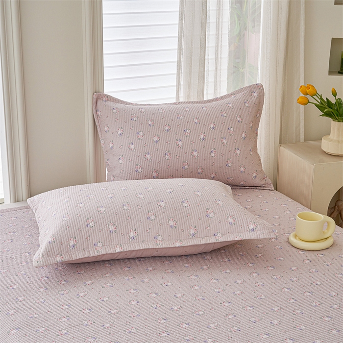 91家纺网 家纺一手货源 找家纺 洽想家 2025新款里外夹棉新疆棉花水洗床盖A1系列 粉黛