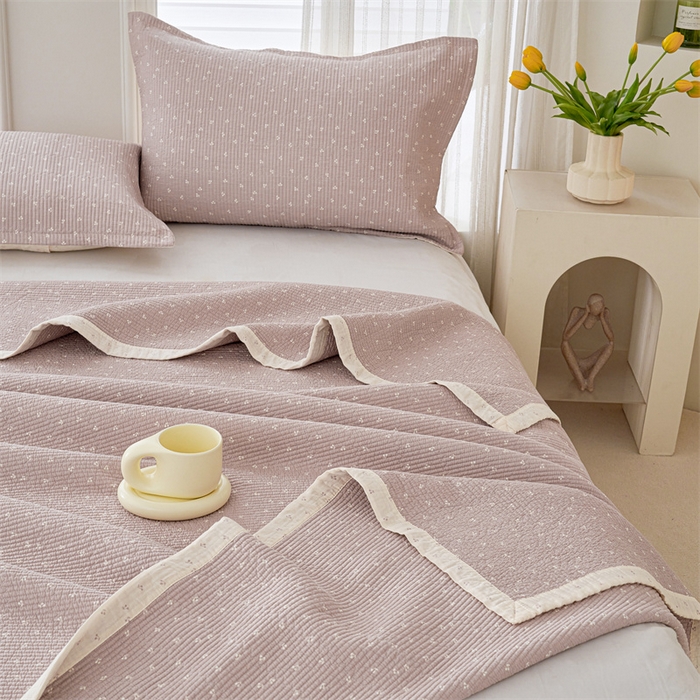 91家纺网 家纺一手货源 找家纺 洽想家 2025新款里外夹棉新疆棉花水洗床盖A1系列 樱桃粉 床盖