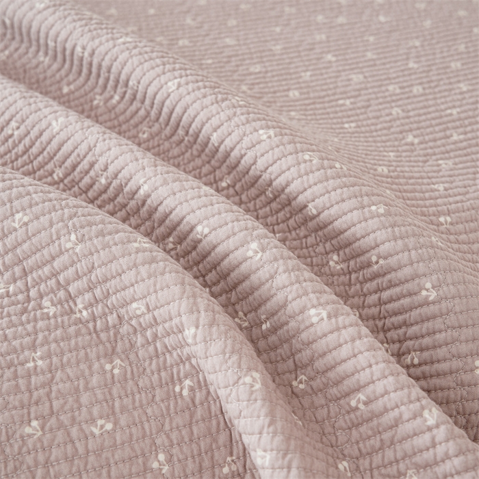 91家纺网 家纺一手货源 找家纺 洽想家 2025新款里外夹棉新疆棉花水洗床盖A1系列 樱桃粉 床盖