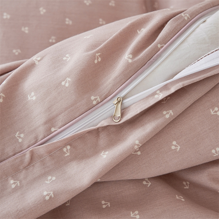 91家纺网 家纺一手货源 找家纺 洽想家 2025新款里外夹棉新疆棉花水洗床盖A1系列 樱桃粉