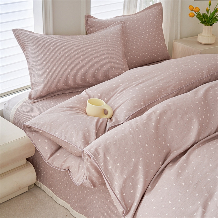 91家纺网 家纺一手货源 找家纺 洽想家 2025新款里外夹棉新疆棉花水洗床盖A1系列 樱桃粉