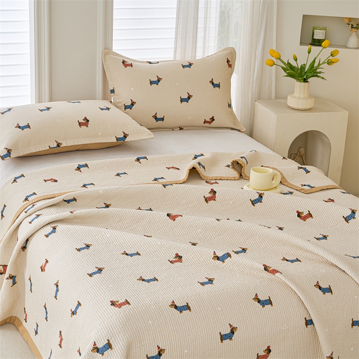 91家纺网 家纺一手货源 找家纺 洽想家 2025新款里外夹棉新疆棉花水洗床盖A1系列 班长狗 床盖