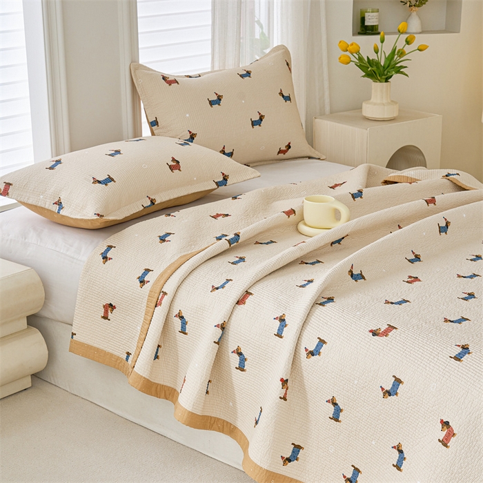 91家纺网 家纺一手货源 找家纺 洽想家 2025新款里外夹棉新疆棉花水洗床盖A1系列 班长狗 床盖