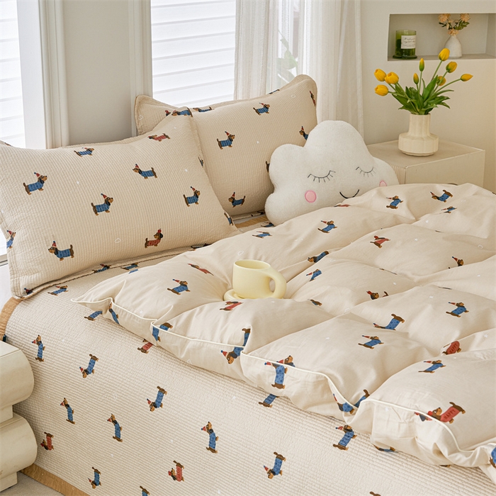 91家纺网 家纺一手货源 找家纺 洽想家 2025新款里外夹棉新疆棉花水洗床盖A1系列 班长狗