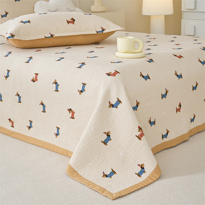 91家纺网 家纺一手货源 找家纺 洽想家 2025新款里外夹棉新疆棉花水洗床盖A1系列 班长狗