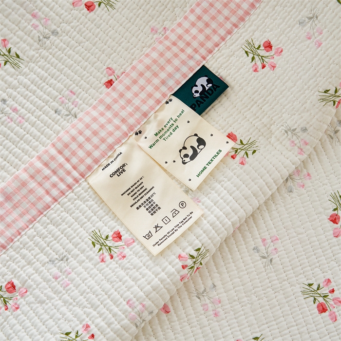 91家纺网 家纺一手货源 找家纺 洽想家 2025新款里外夹棉新疆棉花水洗床盖A1系列 红格花花 床盖