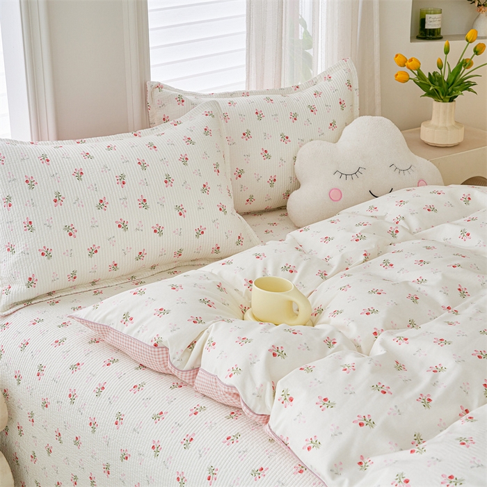 91家纺网 家纺一手货源 找家纺 洽想家 2025新款里外夹棉新疆棉花水洗床盖A1系列 红格花花