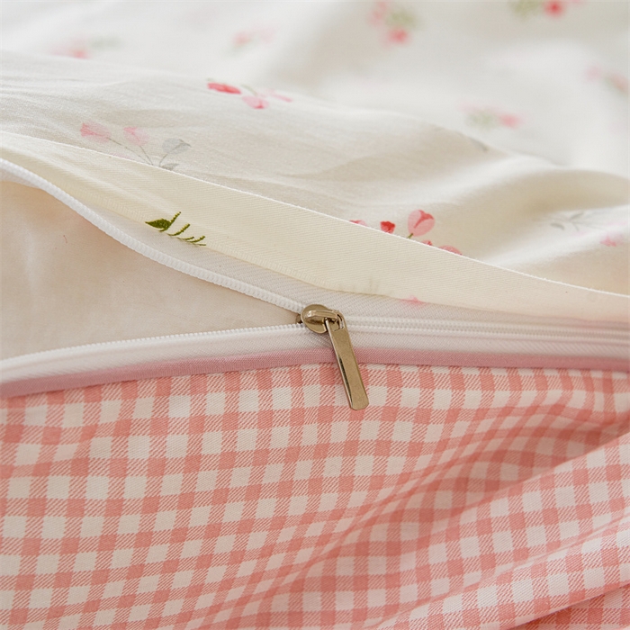 91家纺网 家纺一手货源 找家纺 洽想家 2025新款里外夹棉新疆棉花水洗床盖A1系列 红格花花