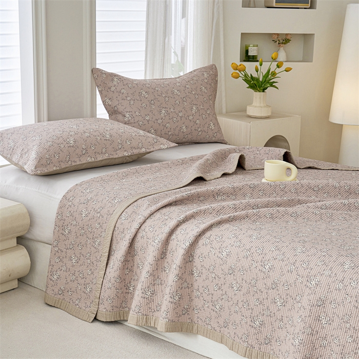 91家纺网 家纺一手货源 找家纺 洽想家 2025新款里外夹棉新疆棉花水洗床盖A1系列 绮梦 床盖