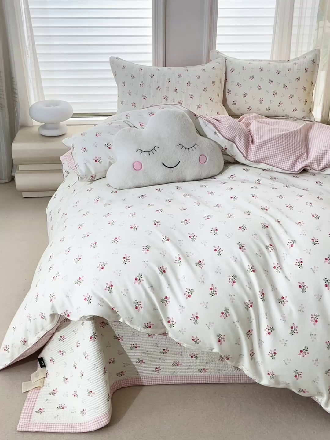 91家纺网 家纺一手货源 找家纺 洽想家 2025新款里外夹棉新疆棉花水洗床盖A1系列 红格花花