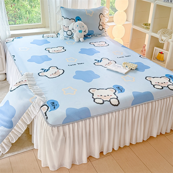 91家纺网 家纺一手货源 找家纺 康纳利 2025新款碳光冰丝席床裙款凉席软凉席 复合冰丝床裙款-幸运熊