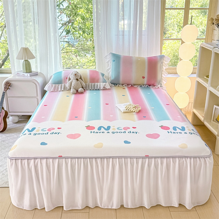 91家纺网 家纺一手货源 找家纺 康纳利 2025新款碳光冰丝席床裙款凉席软凉席 复合冰丝床裙款-彩虹草莓