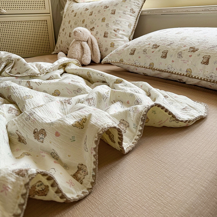 91家纺网 家纺一手货源 找家纺 晚爱家纺（原晚安家居）  2025新款A类母婴级云感双层纱三角针夏被贝壳边夏凉被春夏贝壳绣【可提供买家秀】 狗狗日记