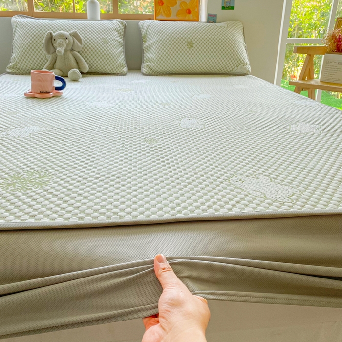 91家纺网 家纺一手货源 找家纺 千朵 2025新款凉感PE冰豆豆提花床笠款凉席 雪花熊绿