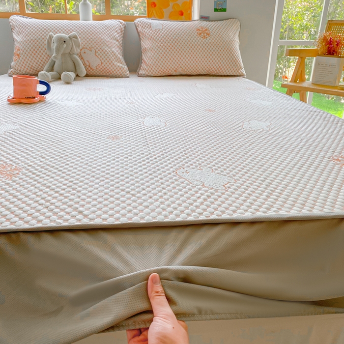 91家纺网 家纺一手货源 找家纺 千朵 2025新款凉感PE冰豆豆提花床笠款凉席 雪花熊咖