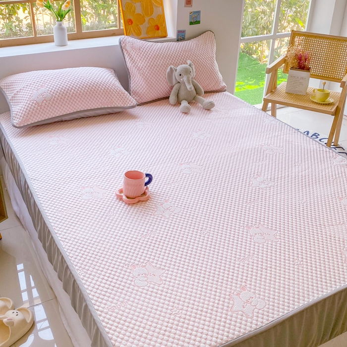 91家纺网 家纺一手货源 找家纺 千朵 2025新款凉感PE冰豆豆提花床笠款凉席 星星兔粉