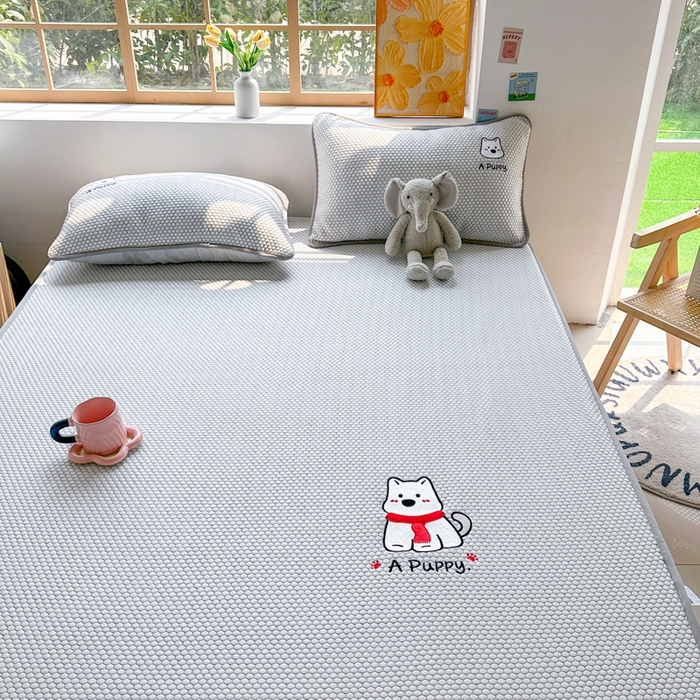 91家纺网 家纺一手货源 找家纺 千朵 2025新款冰豆豆绣花凉席 围巾狗