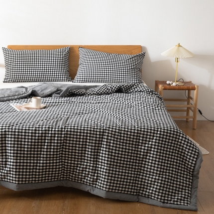 91家纺网 家纺一手货源 找家纺 缦绣阁家纺 2025春夏新款无印风格子夏凉被亲肤柔软裸睡级色织水洗棉大豆夏被空调被可机洗凉感夏被 黑小格