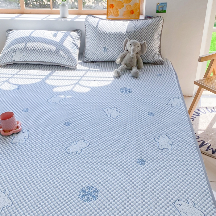 91家纺网 家纺一手货源 找家纺 千朵 2025新款凉感PE冰豆豆提花床笠款凉席 雪花熊蓝