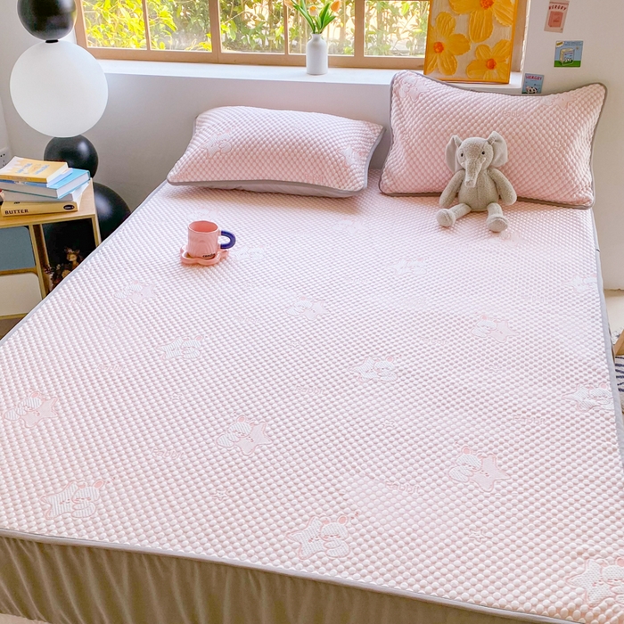 91家纺网 家纺一手货源 找家纺 千朵 2025新款凉感PE冰豆豆提花床笠款凉席 星星兔粉