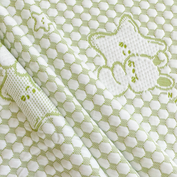 91家纺网 家纺一手货源 找家纺 千朵 2025新款凉感PE冰豆豆提花床笠款凉席 星星兔绿