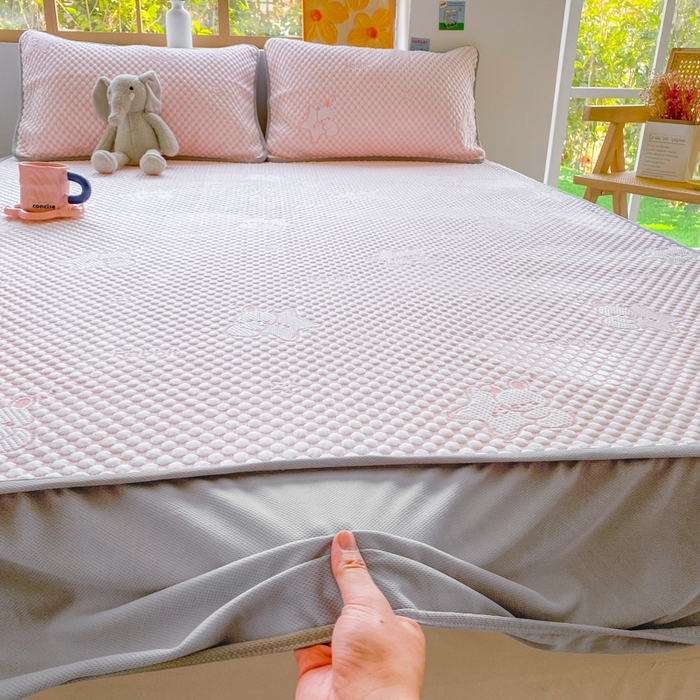 91家纺网 家纺一手货源 找家纺 千朵 2025新款凉感PE冰豆豆提花床笠款凉席 星星兔粉