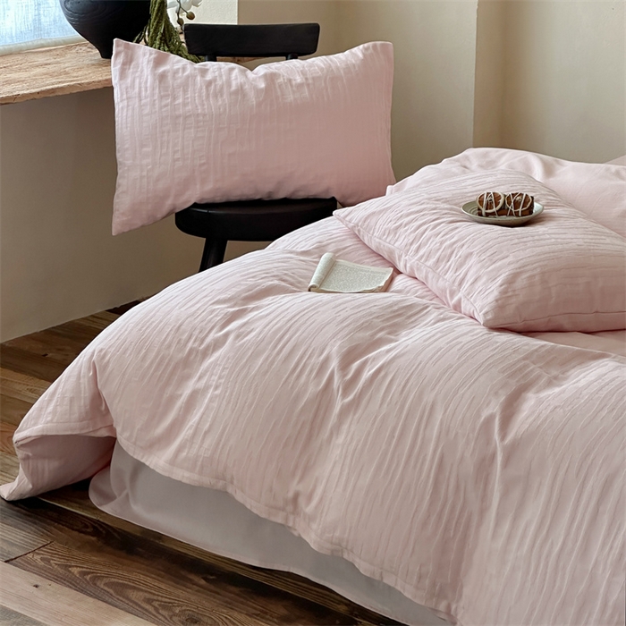 91家纺网 家纺一手货源 找家纺 梦享生活家居 2025新款色织三层提花人字纹面料四件套-青春系列恋青春粉