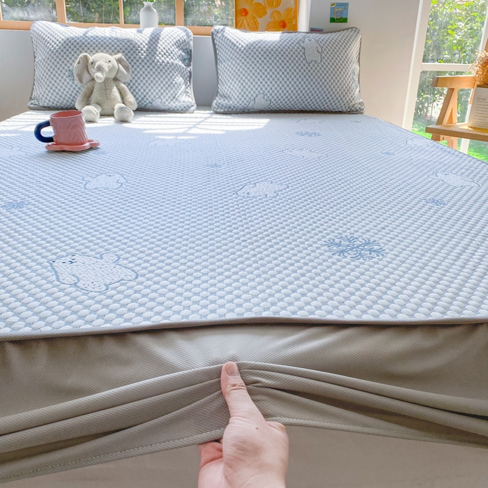 91家纺网 家纺一手货源 找家纺 千朵 2025新款凉感PE冰豆豆提花床笠款凉席 雪花熊蓝